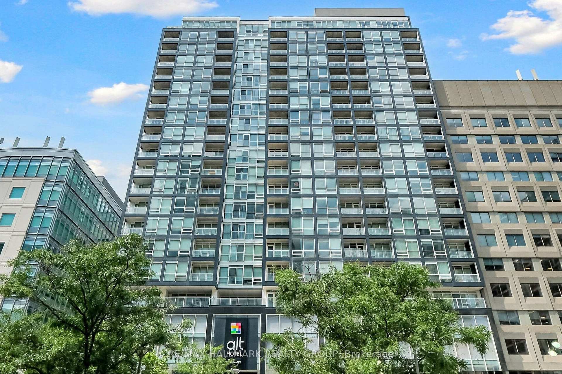 Front of Unit 1503, 199 Slater Street