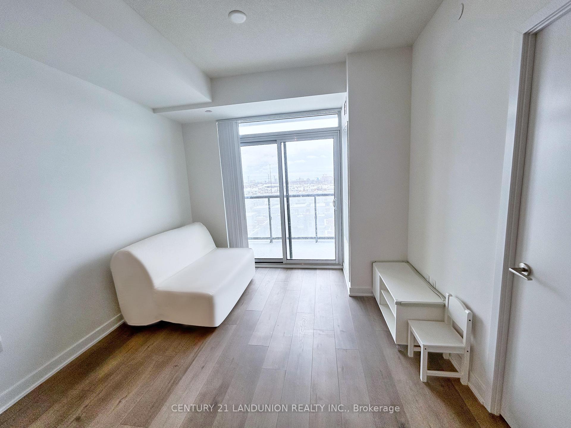 Photo 3 of Unit 708, 10 Honeycrisp Crescent S, Vaughan, Vaughan Corporate Centre — HOMEH