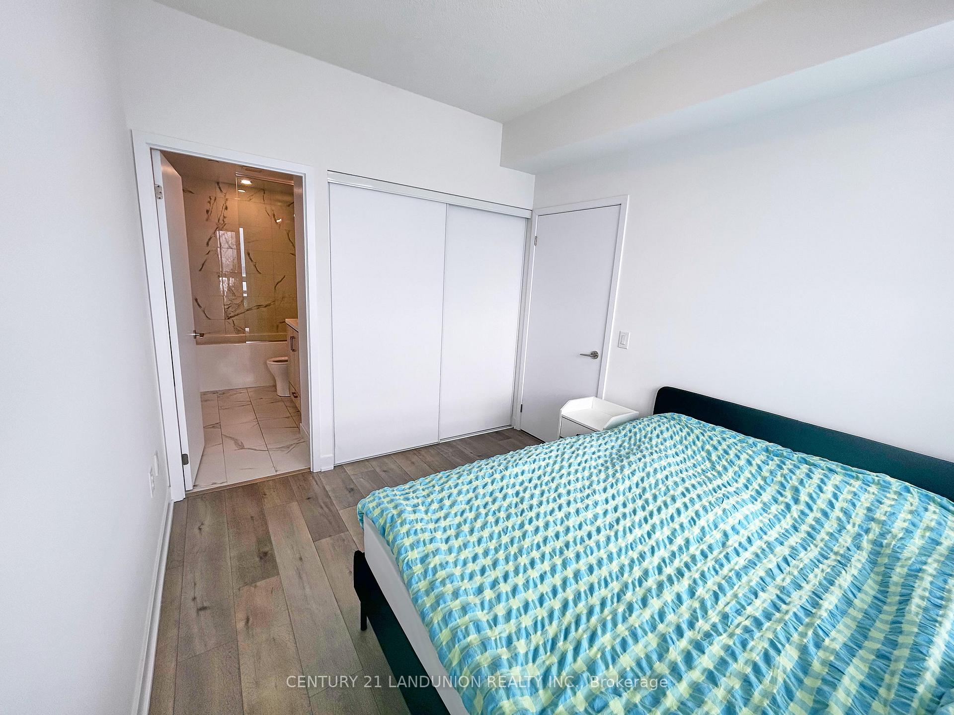 Photo 4 of Unit 708, 10 Honeycrisp Crescent S, Vaughan, Vaughan Corporate Centre — HOMEH