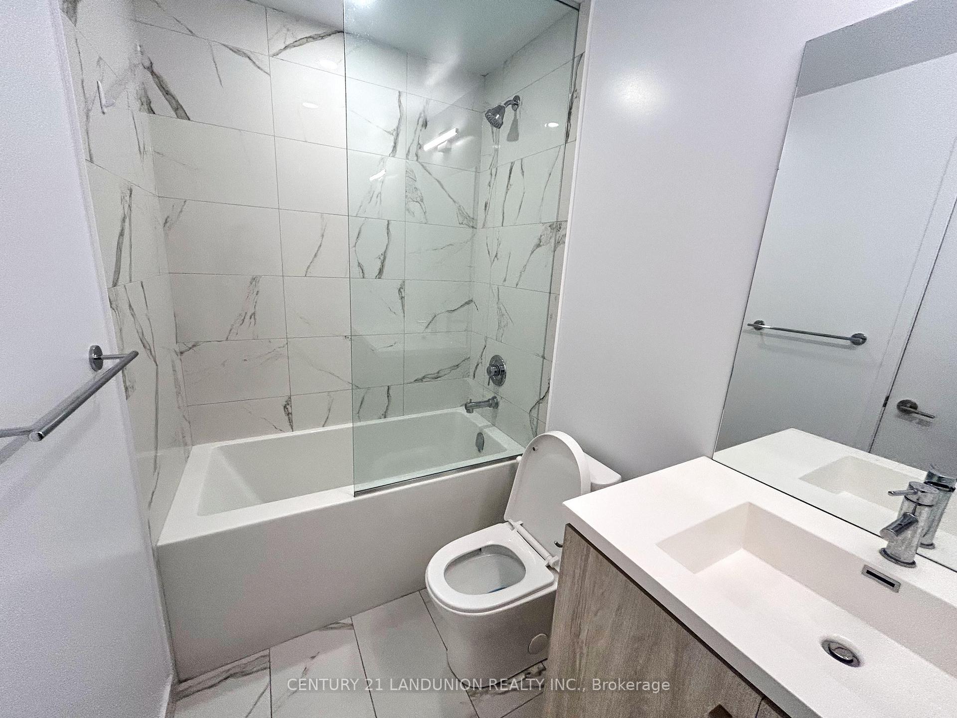 Photo 7 of Unit 708, 10 Honeycrisp Crescent S, Vaughan, Vaughan Corporate Centre — HOMEH