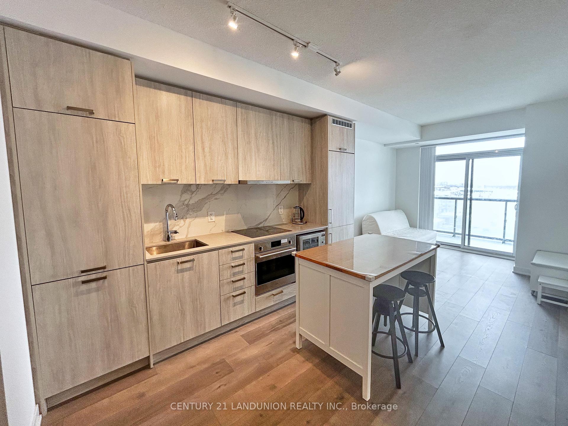 Photo 2 of Unit 708, 10 Honeycrisp Crescent S, Vaughan, Vaughan Corporate Centre — HOMEH
