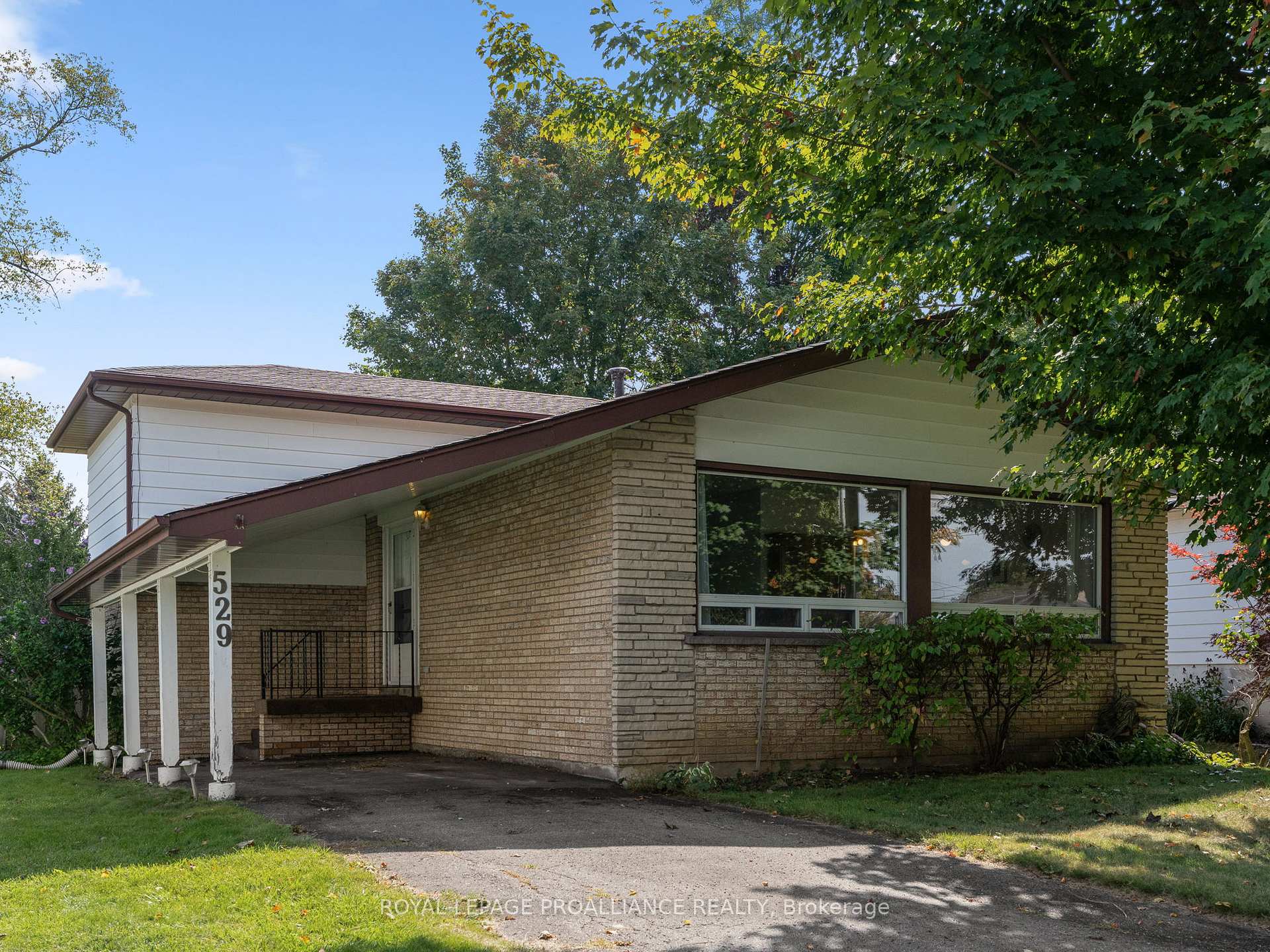 Photo 1 of 529 Carlisle Street, Cobourg — HOMEH
