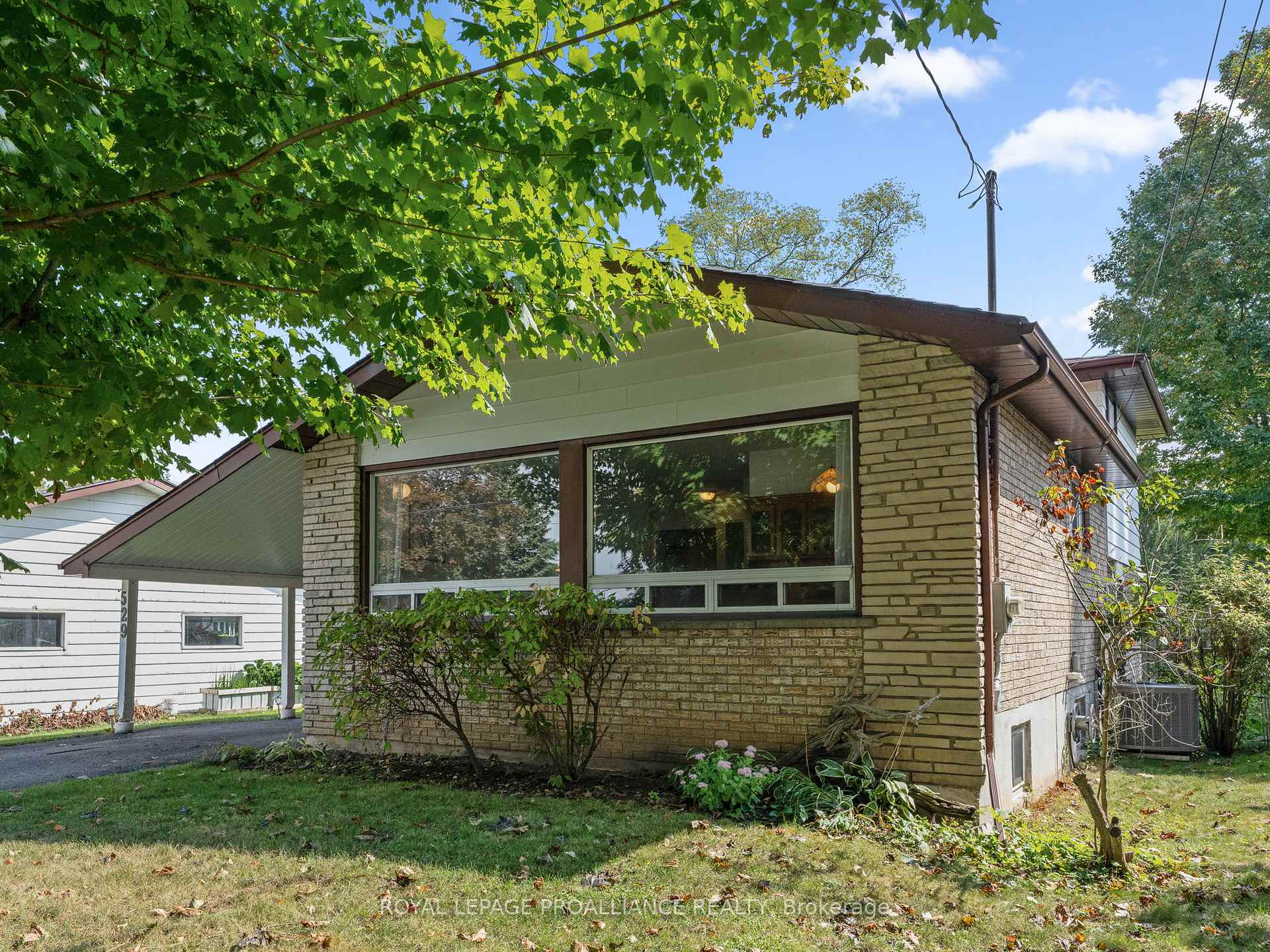 Photo 2 of 529 Carlisle Street, Cobourg — HOMEH