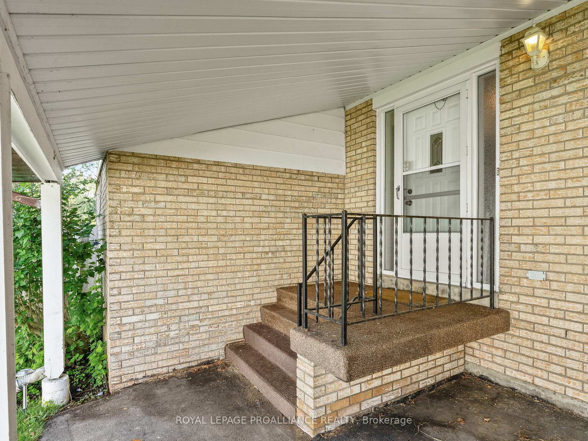 Photo 3 of 529 Carlisle Street, Cobourg — HOMEH