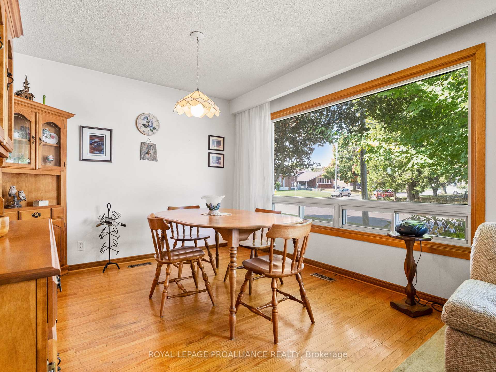 Photo 8 of 529 Carlisle Street, Cobourg — HOMEH