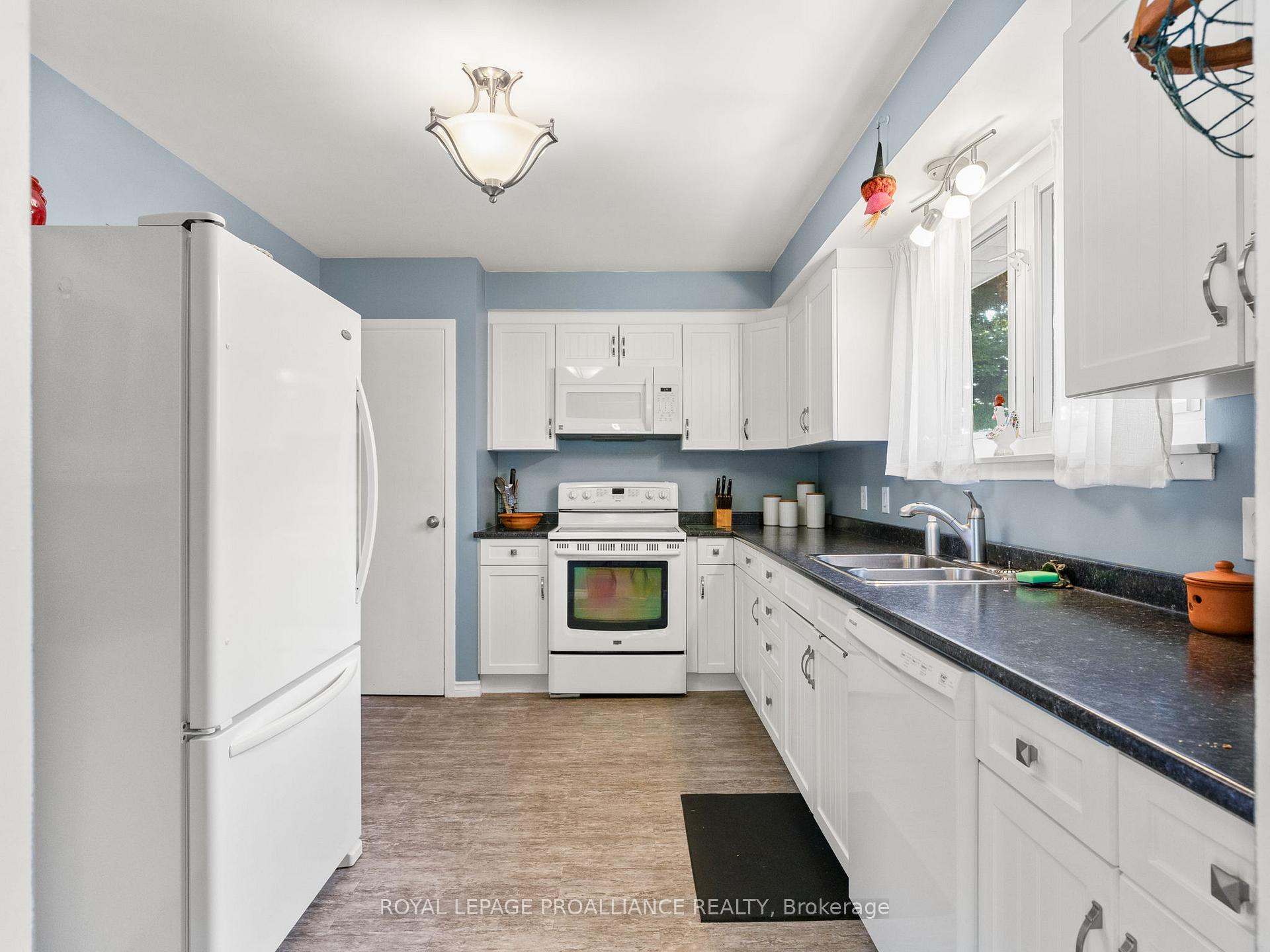 Photo 11 of 529 Carlisle Street, Cobourg — HOMEH