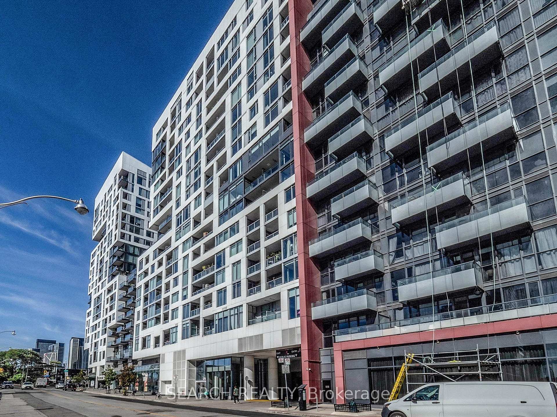 Front of Unit 909, 576 Front Street W