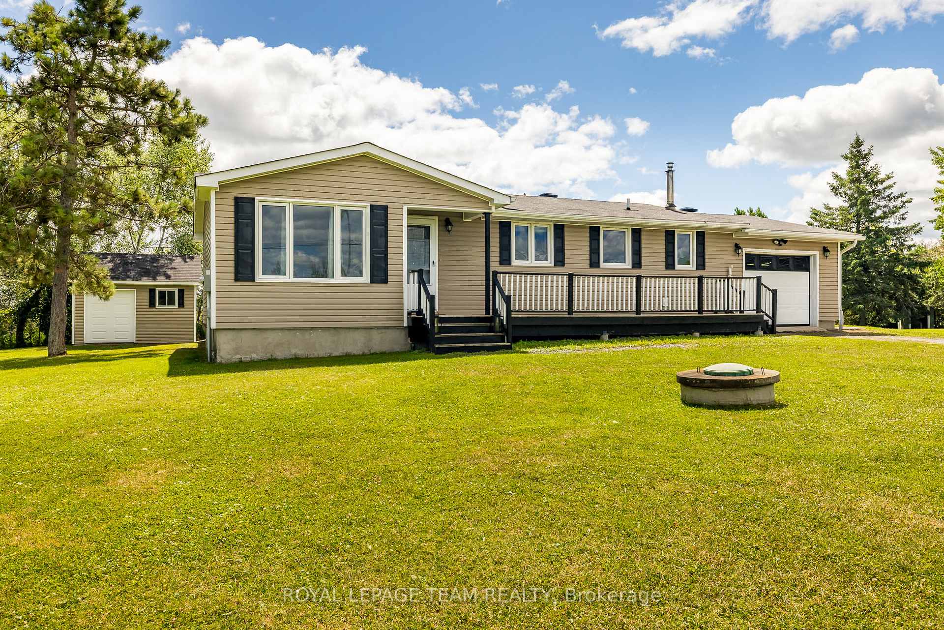 Front of 1234 Kinburn Side Road