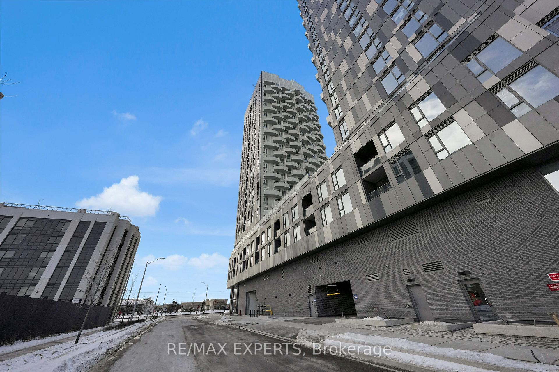 Photo 5 of Unit 418, 10 Abeja Street, Vaughan, Concord — HOMEH