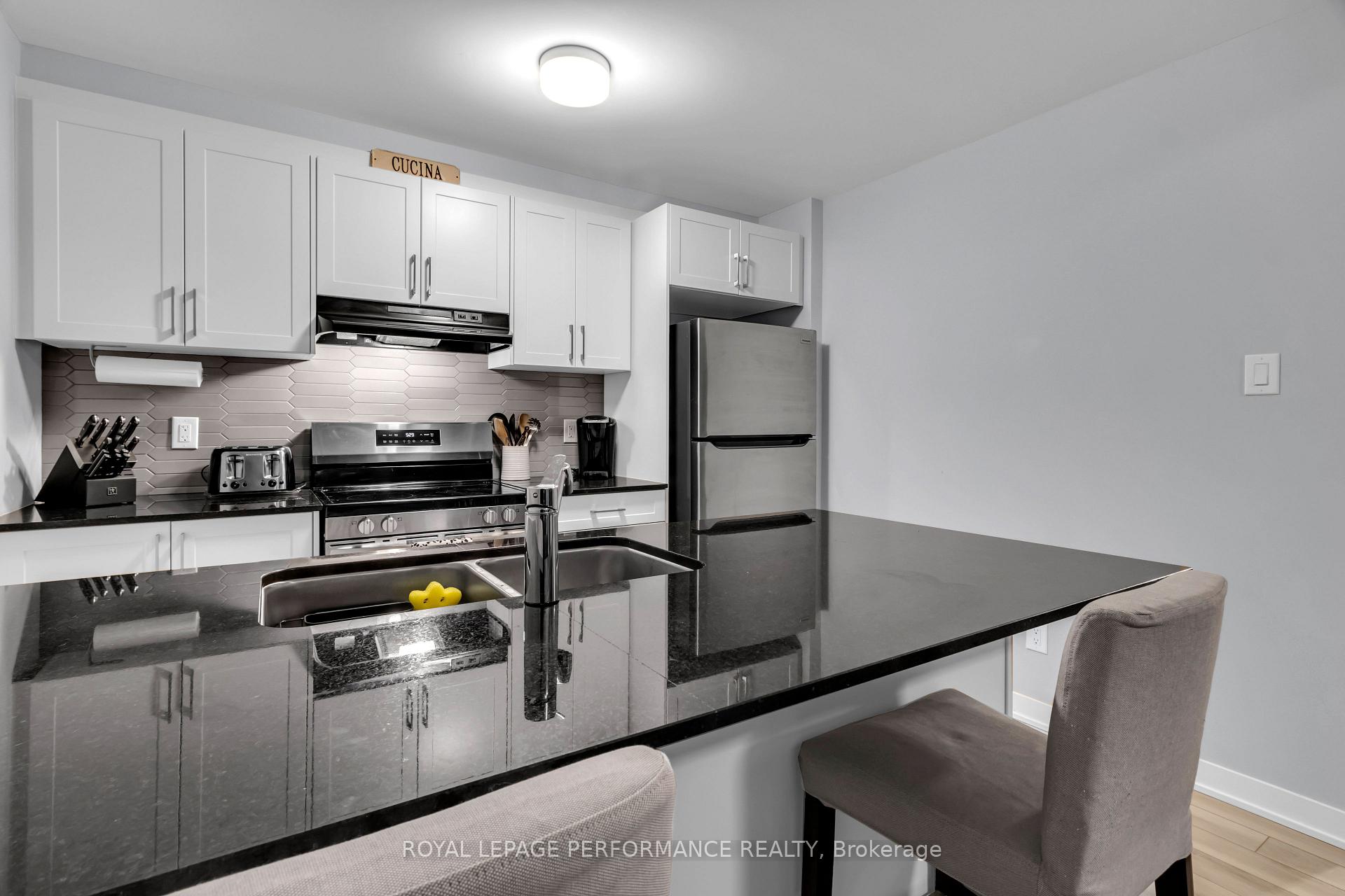 Photo 5 of 329 Olivenite Pvt, Ottawa, Barrhaven - Heritage Park — HOMEH
