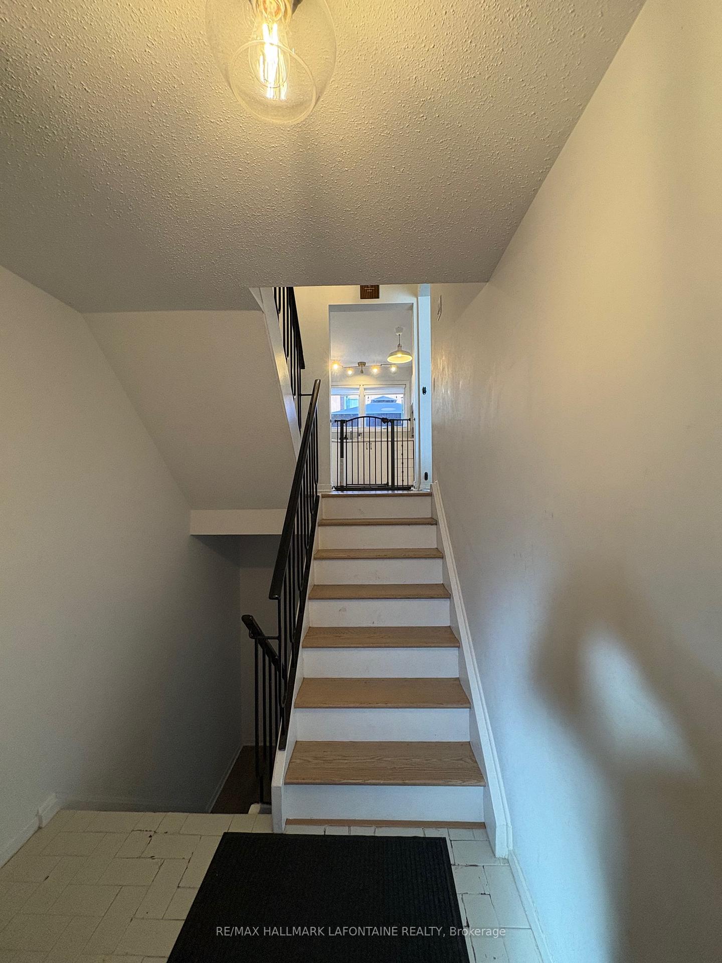 Photo 2 of 785 B Ridgewood Avenue, Ottawa, Mooneys Bay/Riverside Park — HOMEH