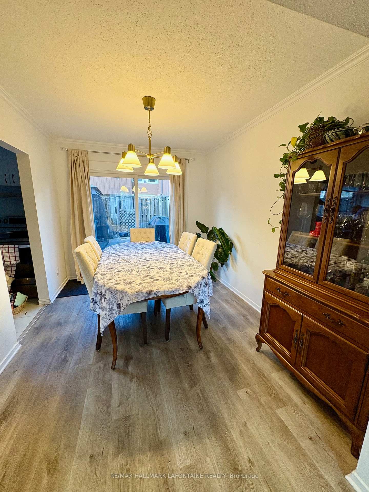 Photo 7 of 785 B Ridgewood Avenue, Ottawa, Mooneys Bay/Riverside Park — HOMEH