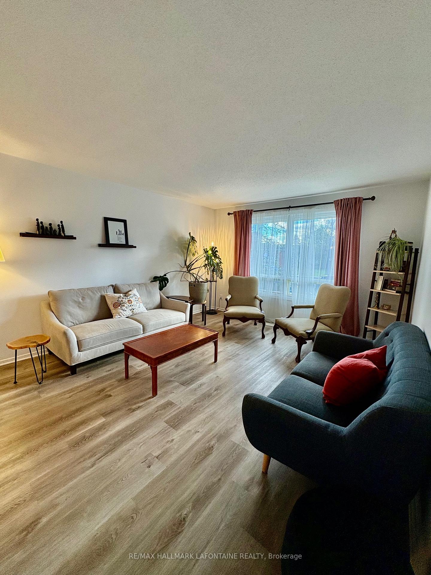 Photo 10 of 785 B Ridgewood Avenue, Ottawa, Mooneys Bay/Riverside Park — HOMEH