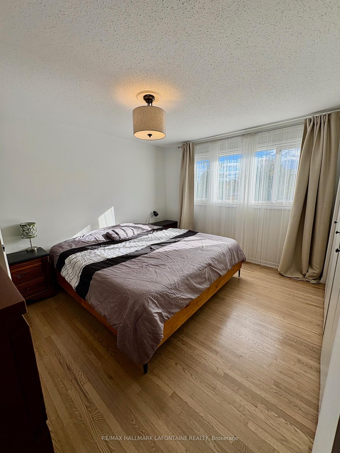 Photo 13 of 785 B Ridgewood Avenue, Ottawa, Mooneys Bay/Riverside Park — HOMEH