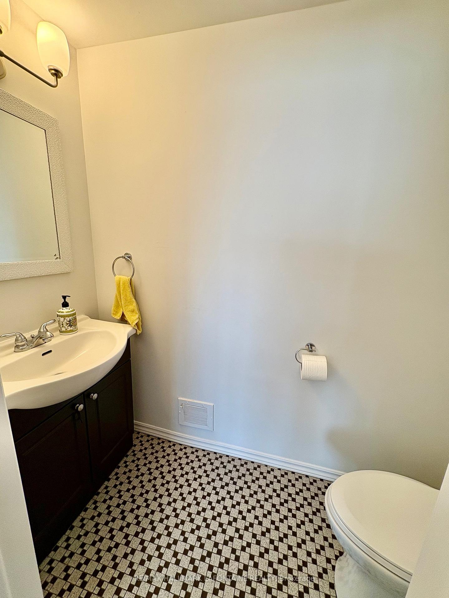 Photo 15 of 785 B Ridgewood Avenue, Ottawa, Mooneys Bay/Riverside Park — HOMEH