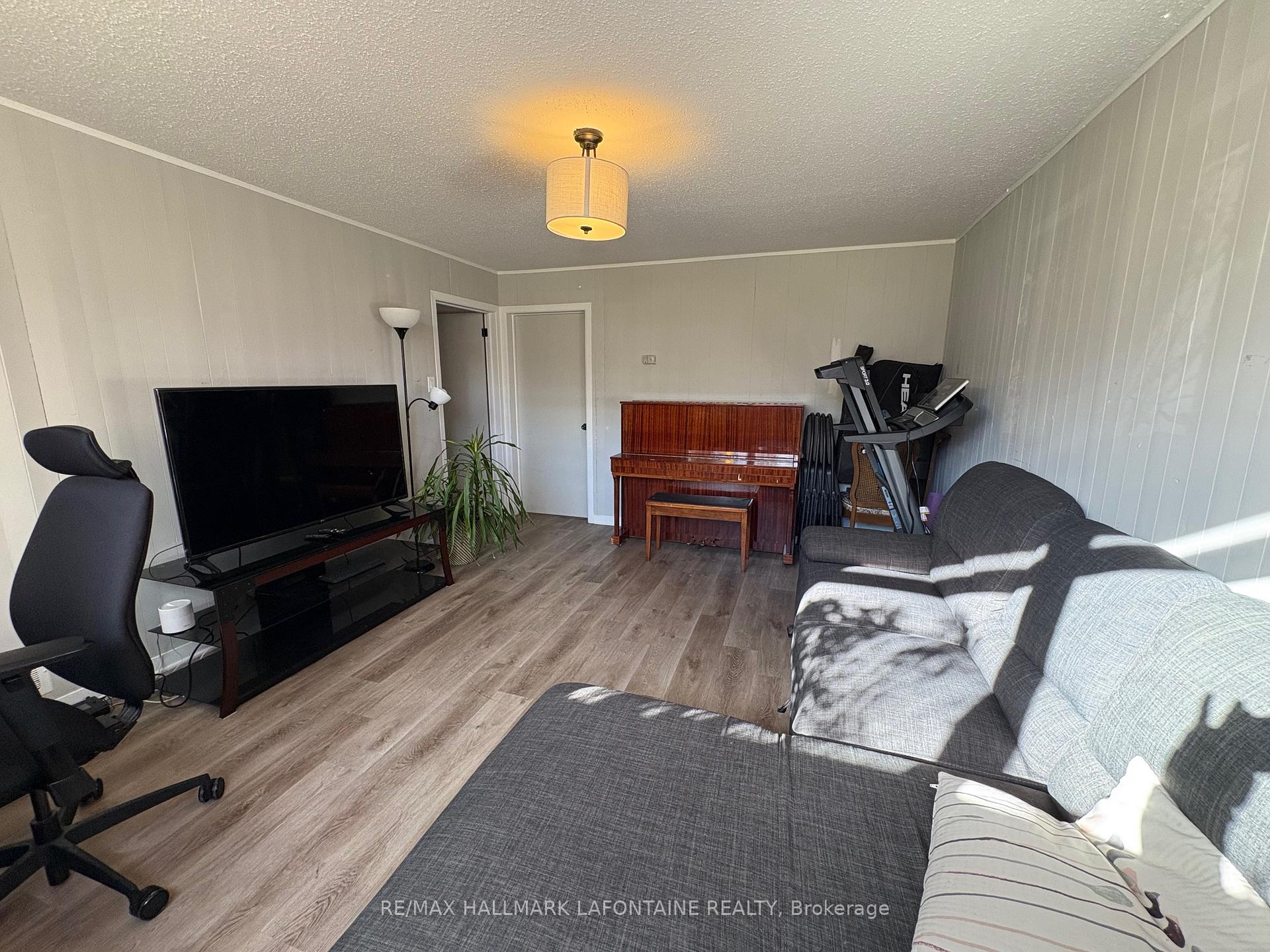 Photo 19 of 785 B Ridgewood Avenue, Ottawa, Mooneys Bay/Riverside Park — HOMEH
