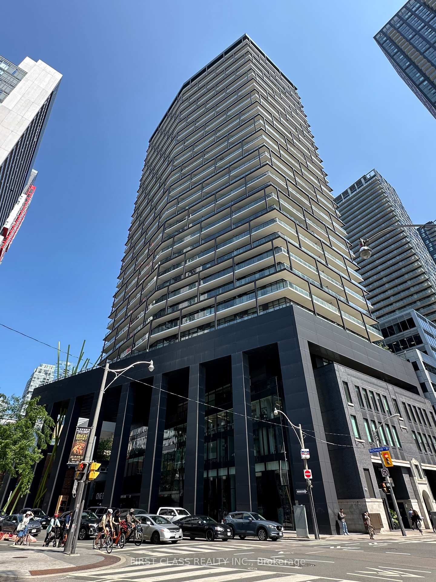 Front of Unit 803, 125 Peter Street