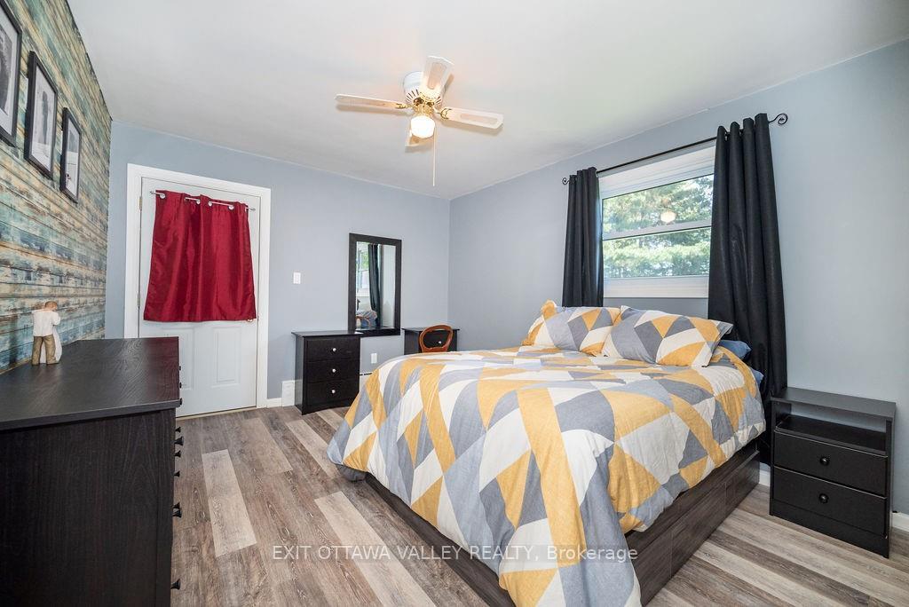 Photo 10 of 33486 Highway 17, Deep River — HOMEH