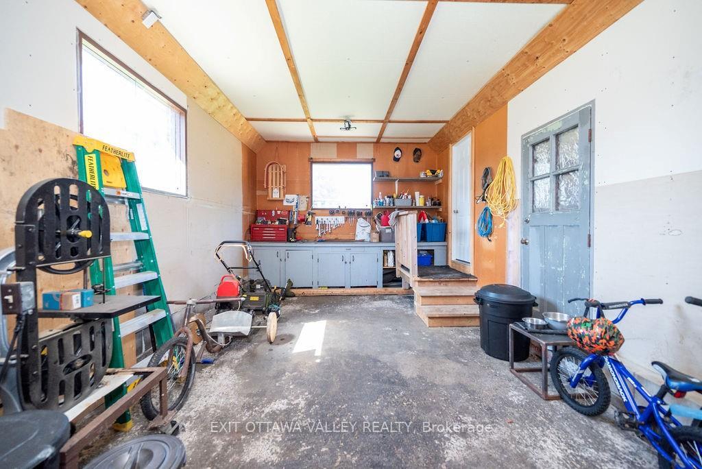 Photo 18 of 33486 Highway 17, Deep River — HOMEH