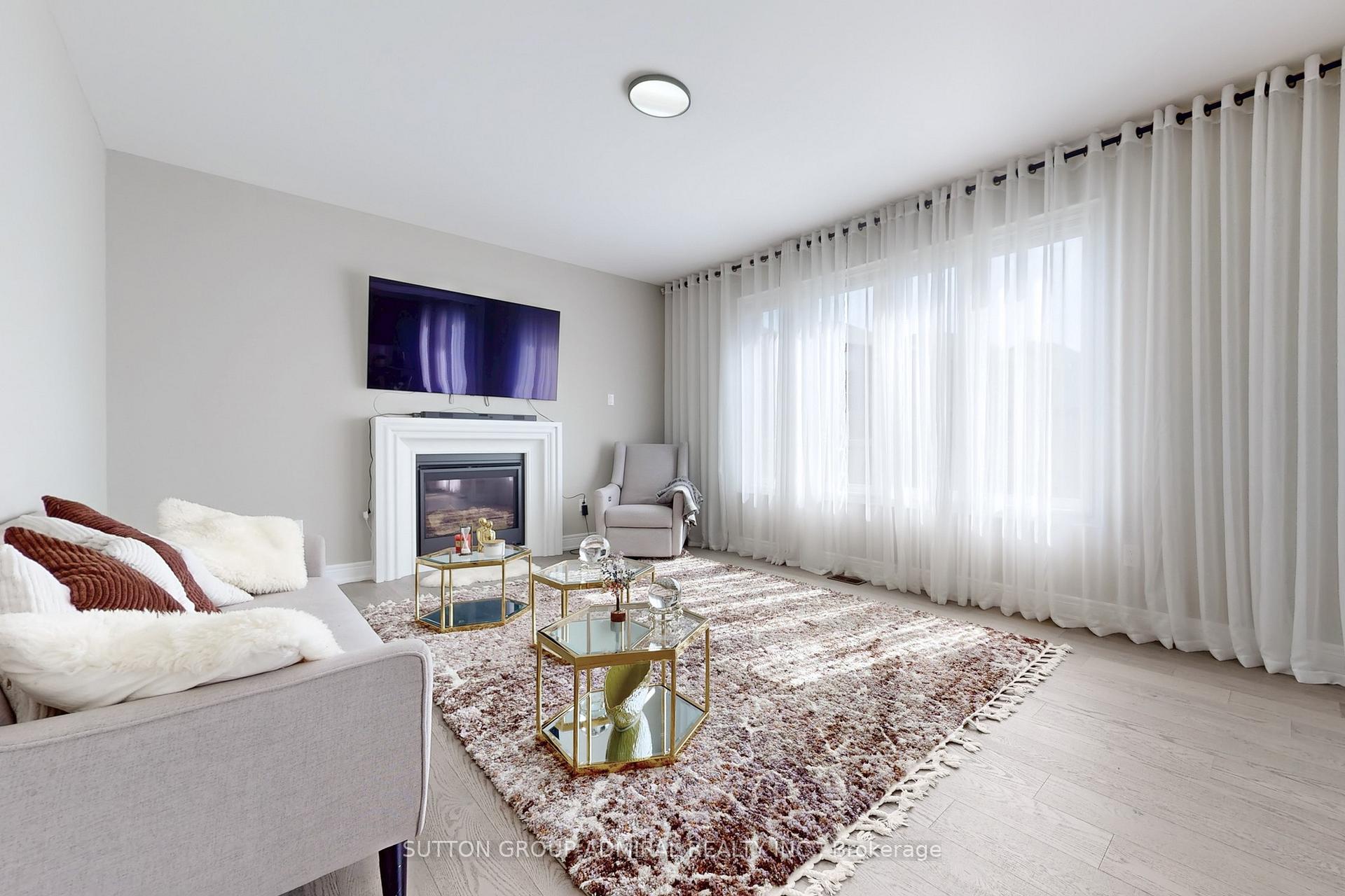 Photo 4 of 99 Kingknoll Crescent, Georgina, Keswick South — HOMEH
