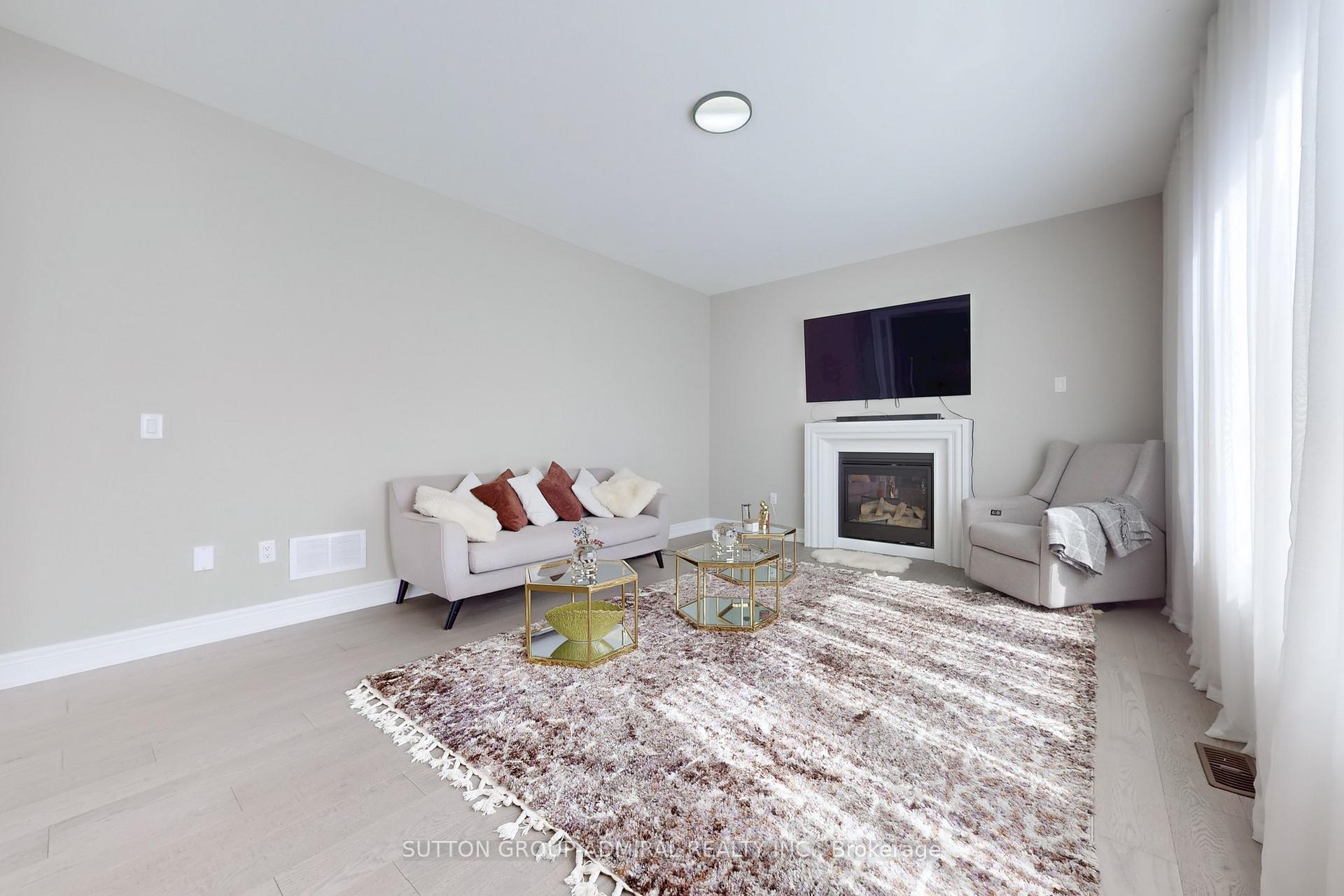 Photo 5 of 99 Kingknoll Crescent, Georgina, Keswick South — HOMEH
