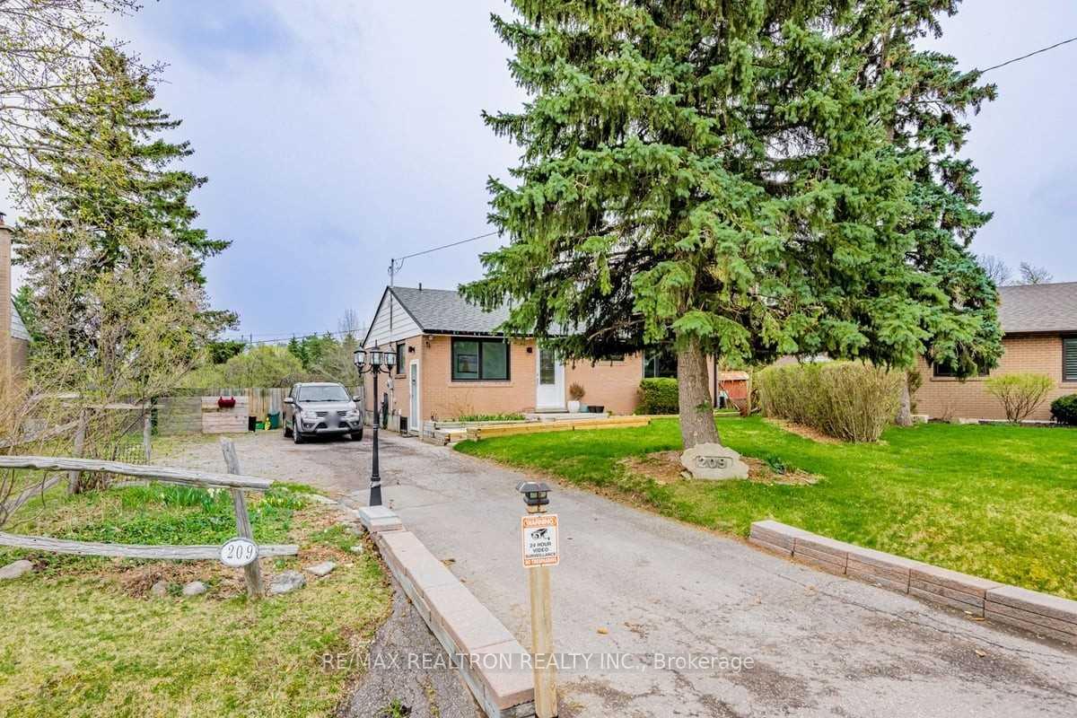 Photo 2 of 209 Martha Crescent, Caledon, Bolton West — HOMEH