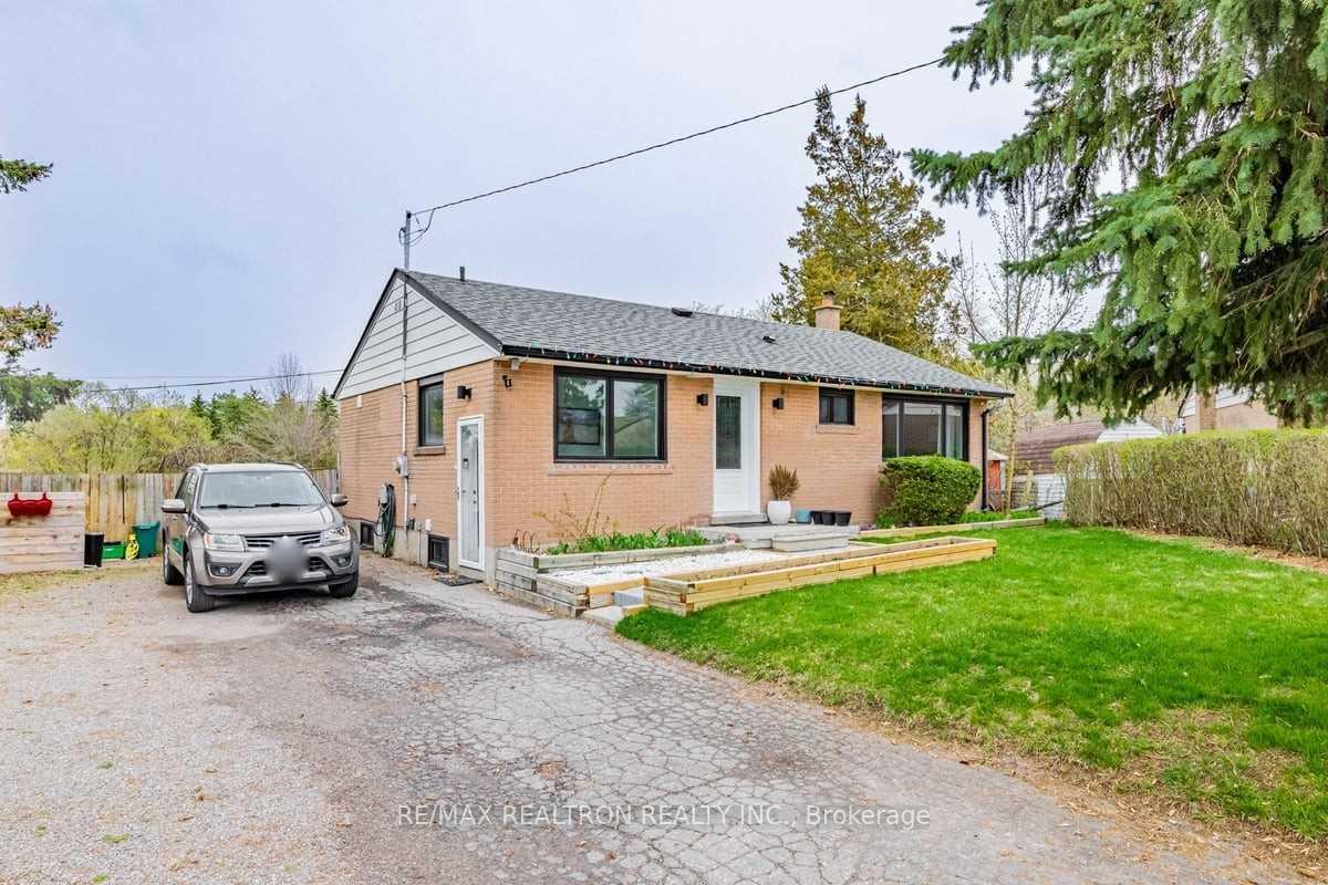 Photo 3 of 209 Martha Crescent, Caledon, Bolton West — HOMEH
