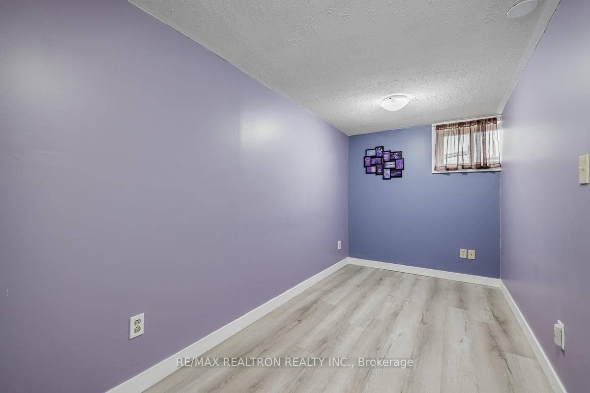 Photo 12 of 209 Martha Crescent, Caledon, Bolton West — HOMEH