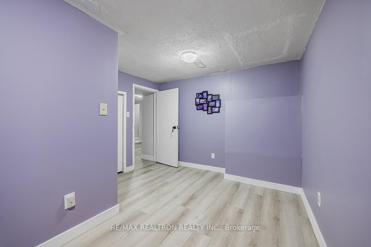 Photo 14 of 209 Martha Crescent, Caledon, Bolton West — HOMEH