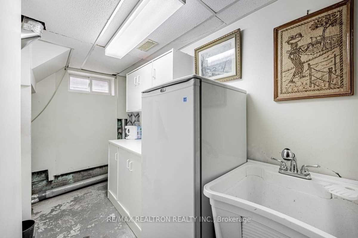 Photo 15 of 209 Martha Crescent, Caledon, Bolton West — HOMEH