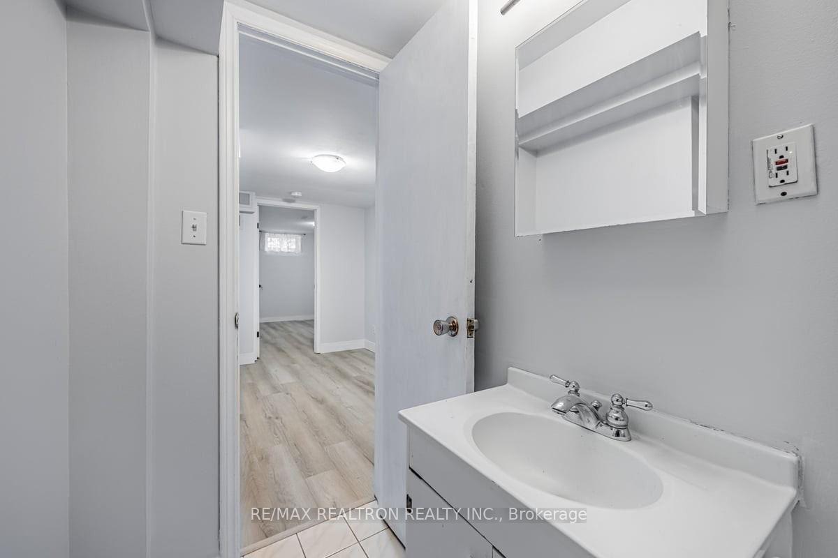 Photo 18 of 209 Martha Crescent, Caledon, Bolton West — HOMEH