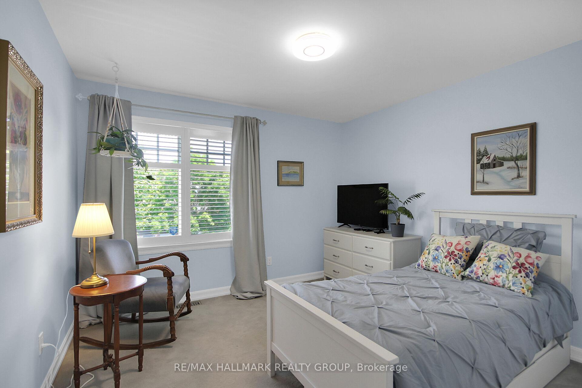 Photo 22 of 30 Oakbriar Crescent, Ottawa, Barrhaven - Stonebridge — HOMEH