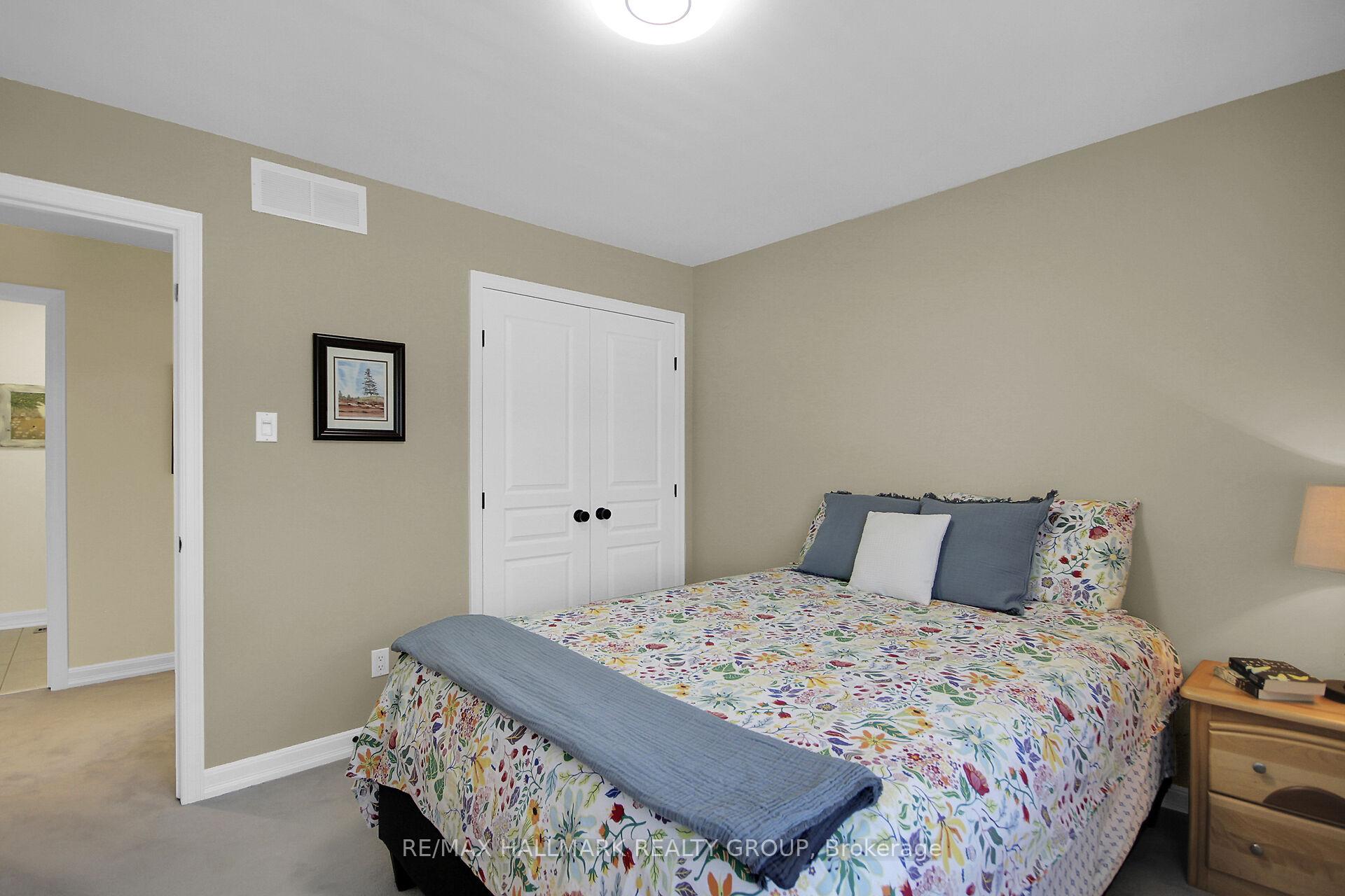Photo 26 of 30 Oakbriar Crescent, Ottawa, Barrhaven - Stonebridge — HOMEH
