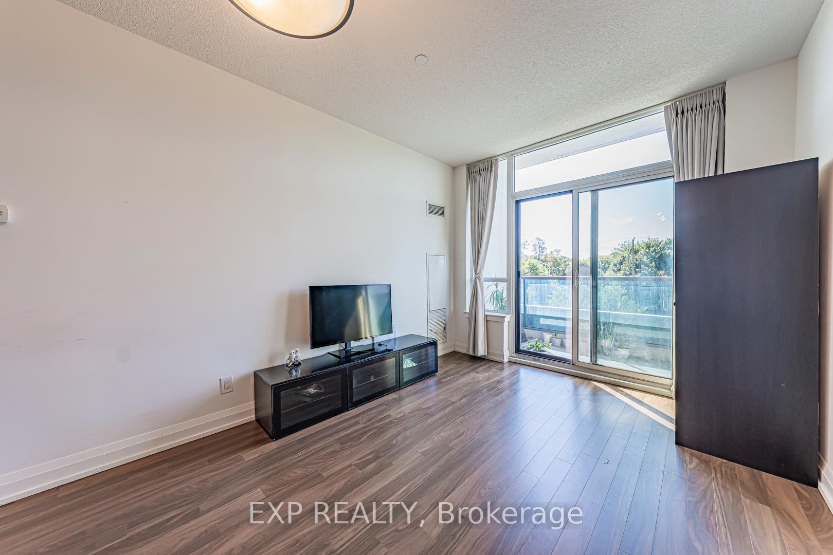 Photo 7 of Unit 308, 7167 Yonge Street, Markham, Grandview — HOMEH