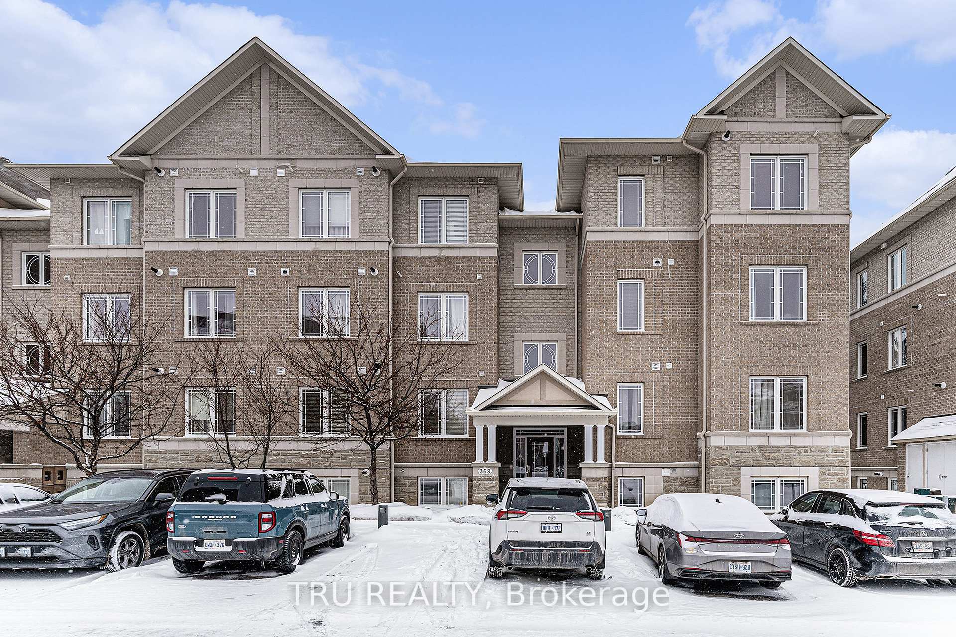 Front of Unit 8, 369 Paseo Private