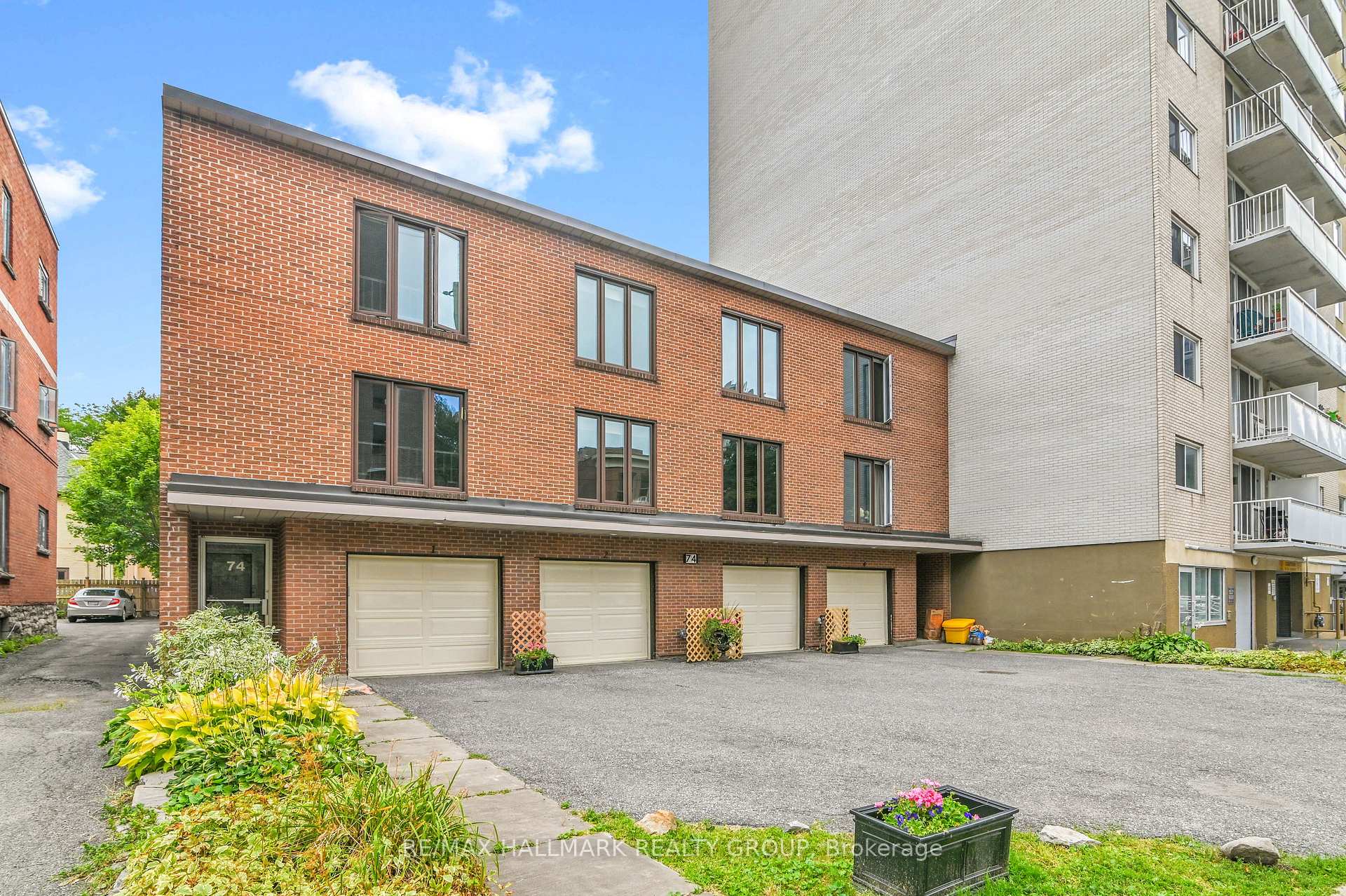 Front of Unit 3, 74 Somerset Street W