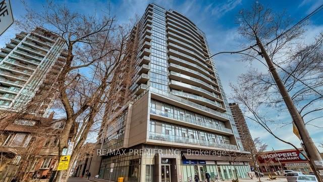 Front of Unit 1103, 530 St Clair Avenue W