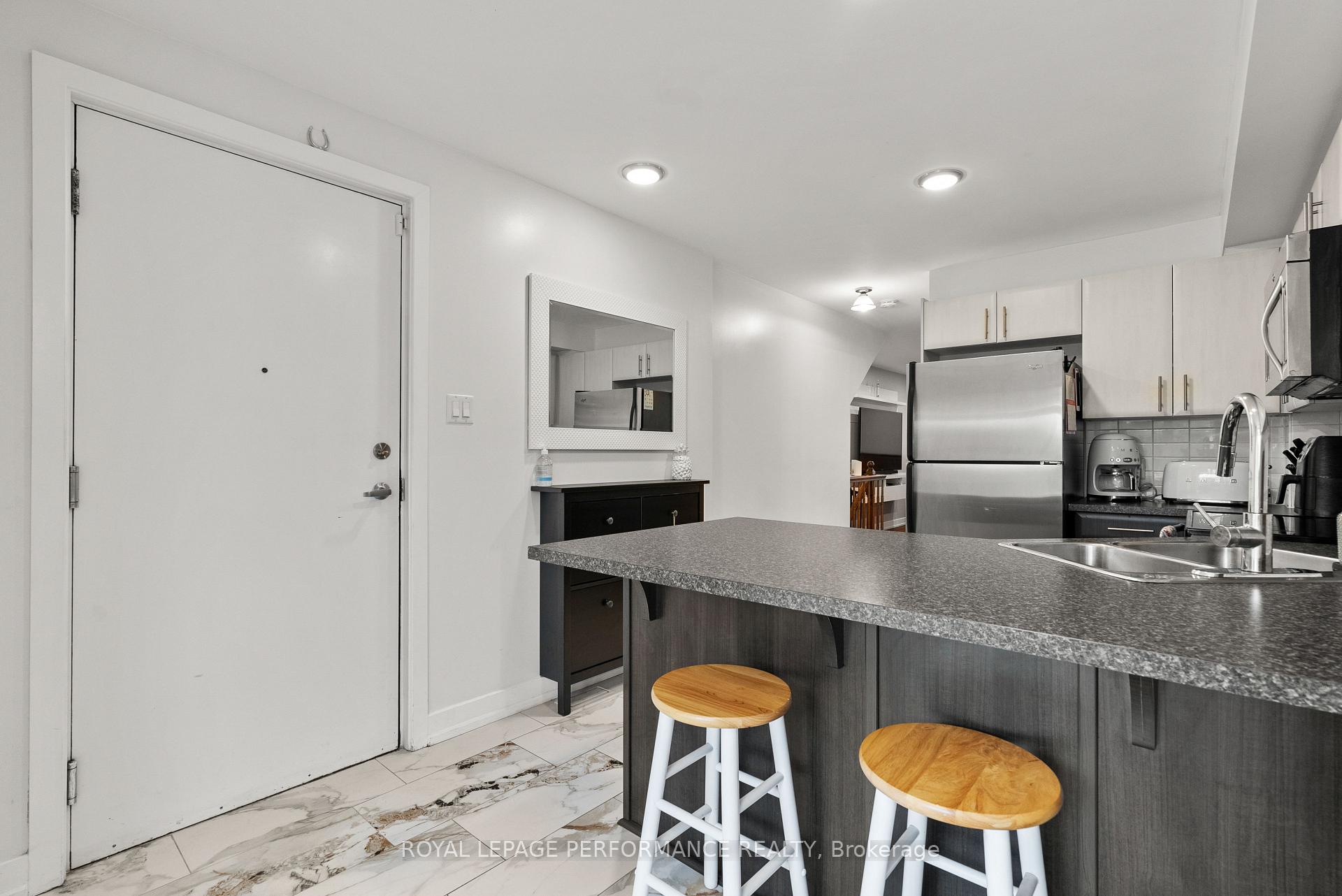 Photo 4 of Unit Unit #D, 2016 Dorima Street, Ottawa, Avalon East — HOMEH