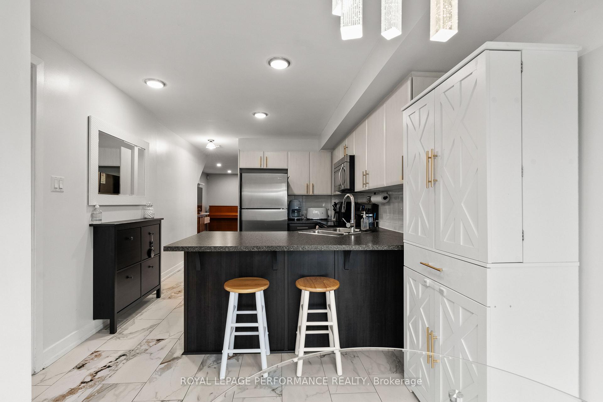 Photo 5 of Unit Unit #D, 2016 Dorima Street, Ottawa, Avalon East — HOMEH