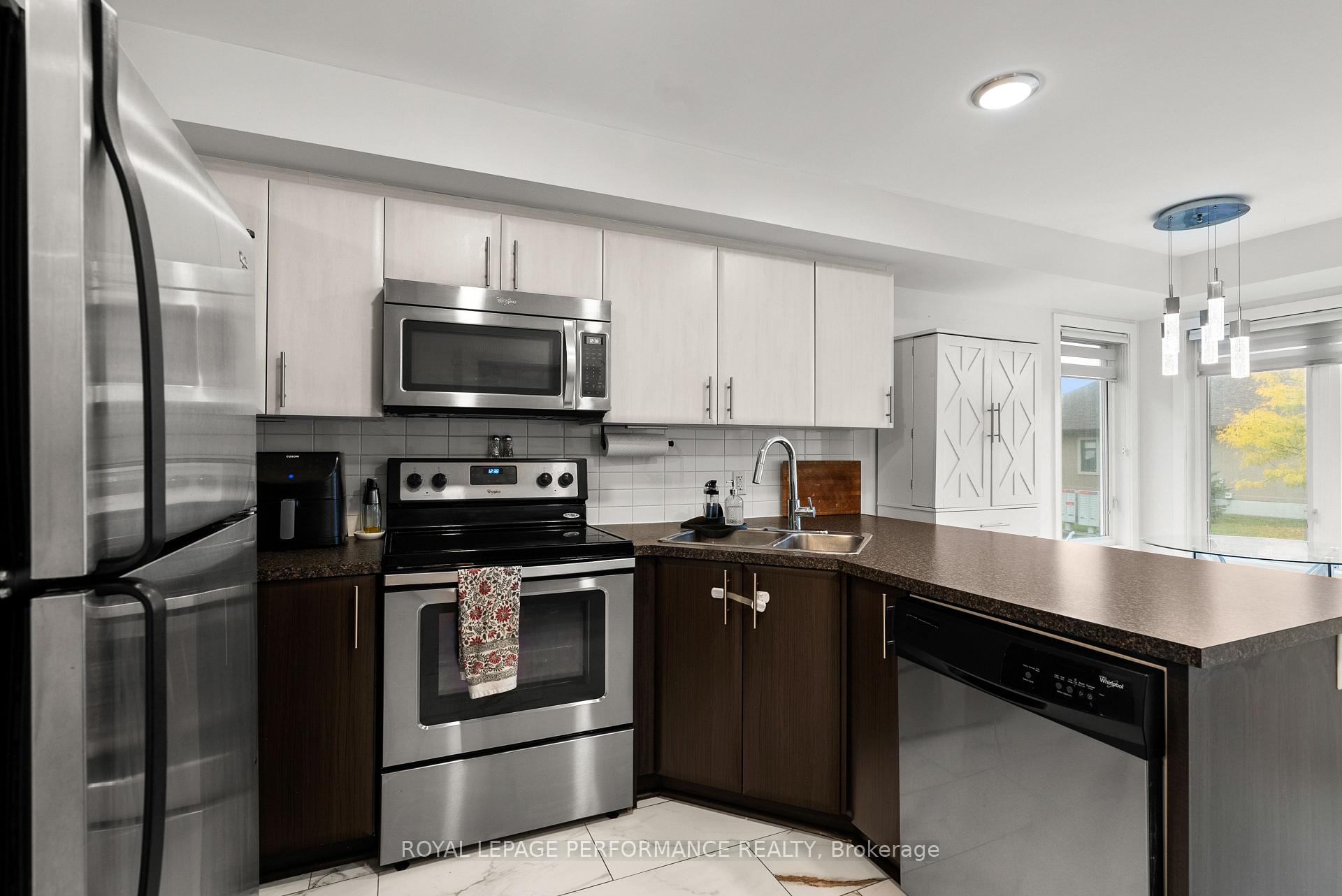 Photo 6 of Unit Unit #D, 2016 Dorima Street, Ottawa, Avalon East — HOMEH