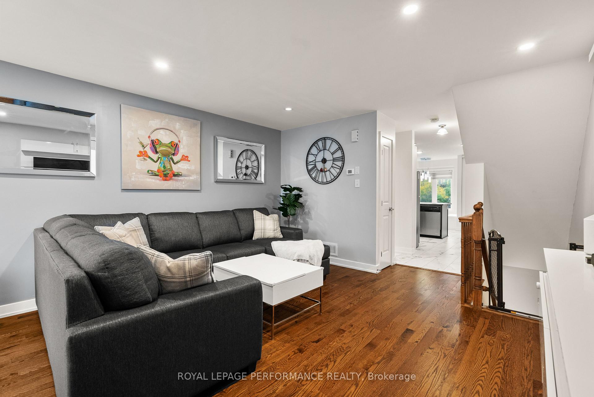 Photo 12 of Unit Unit #D, 2016 Dorima Street, Ottawa, Avalon East — HOMEH