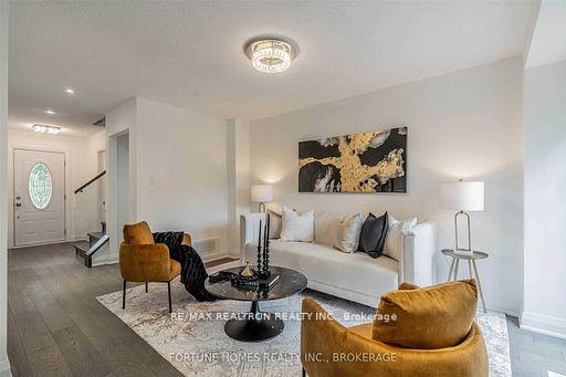Photo 7 of 28 Valhalla Court, Aurora, Aurora Village — HOMEH