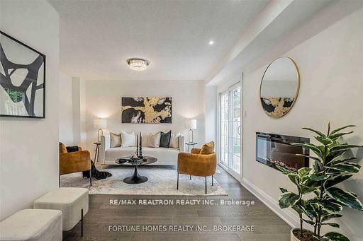 Photo 8 of 28 Valhalla Court, Aurora, Aurora Village — HOMEH