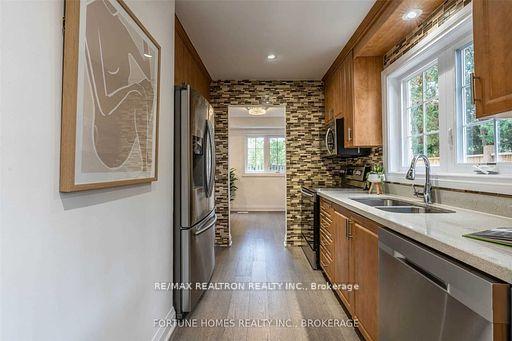 Photo 13 of 28 Valhalla Court, Aurora, Aurora Village — HOMEH