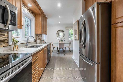 Photo 14 of 28 Valhalla Court, Aurora, Aurora Village — HOMEH