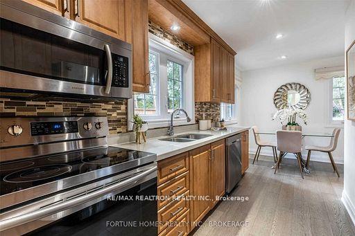 Photo 15 of 28 Valhalla Court, Aurora, Aurora Village — HOMEH