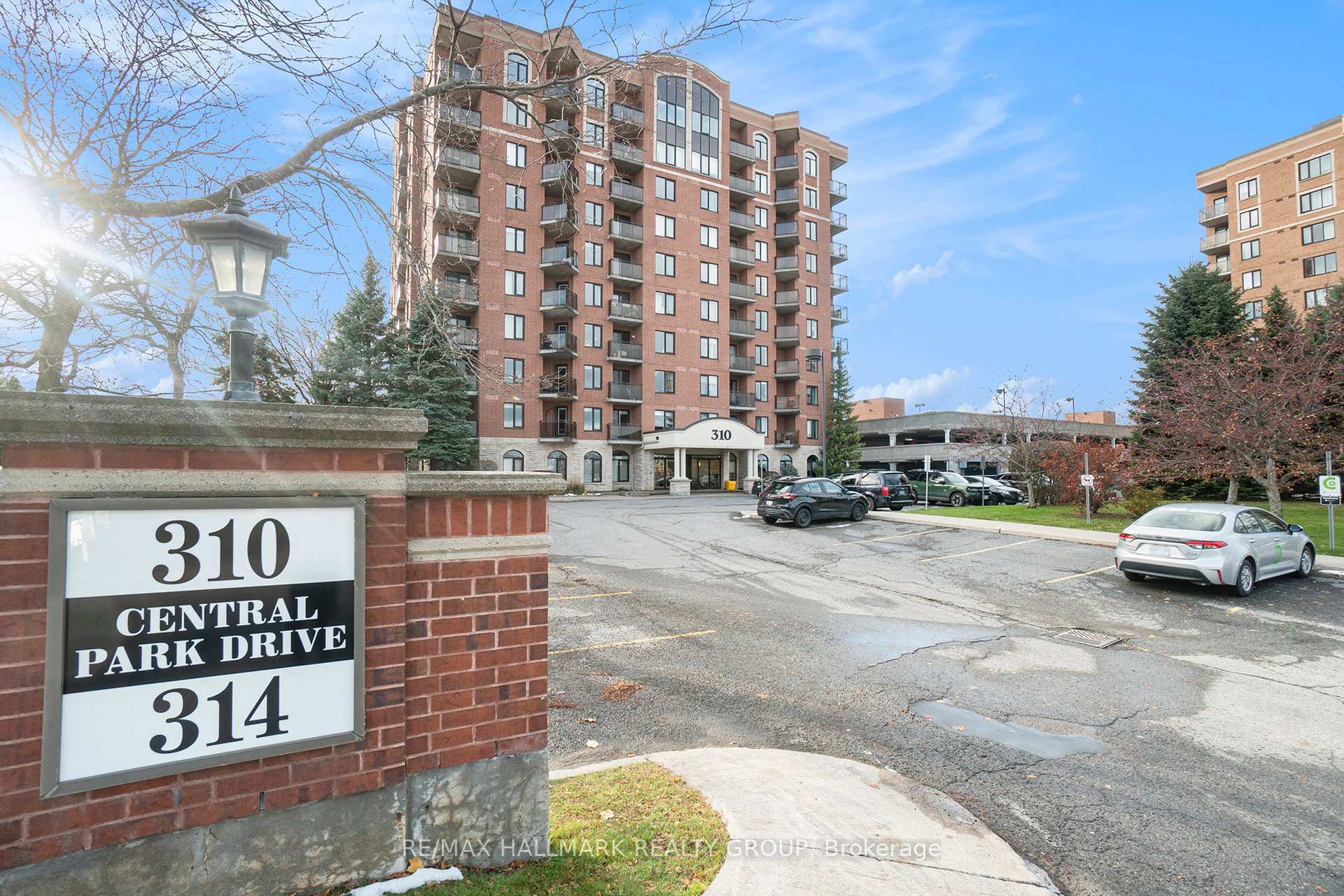 Photo 3 of Unit 8F, 310 Central Park Drive, Ottawa, Central Park — HOMEH