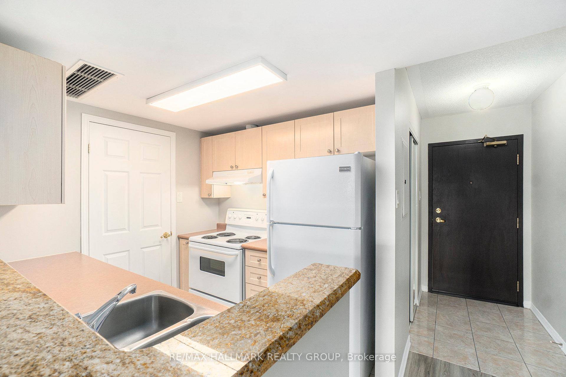 Photo 4 of Unit 8F, 310 Central Park Drive, Ottawa, Central Park — HOMEH