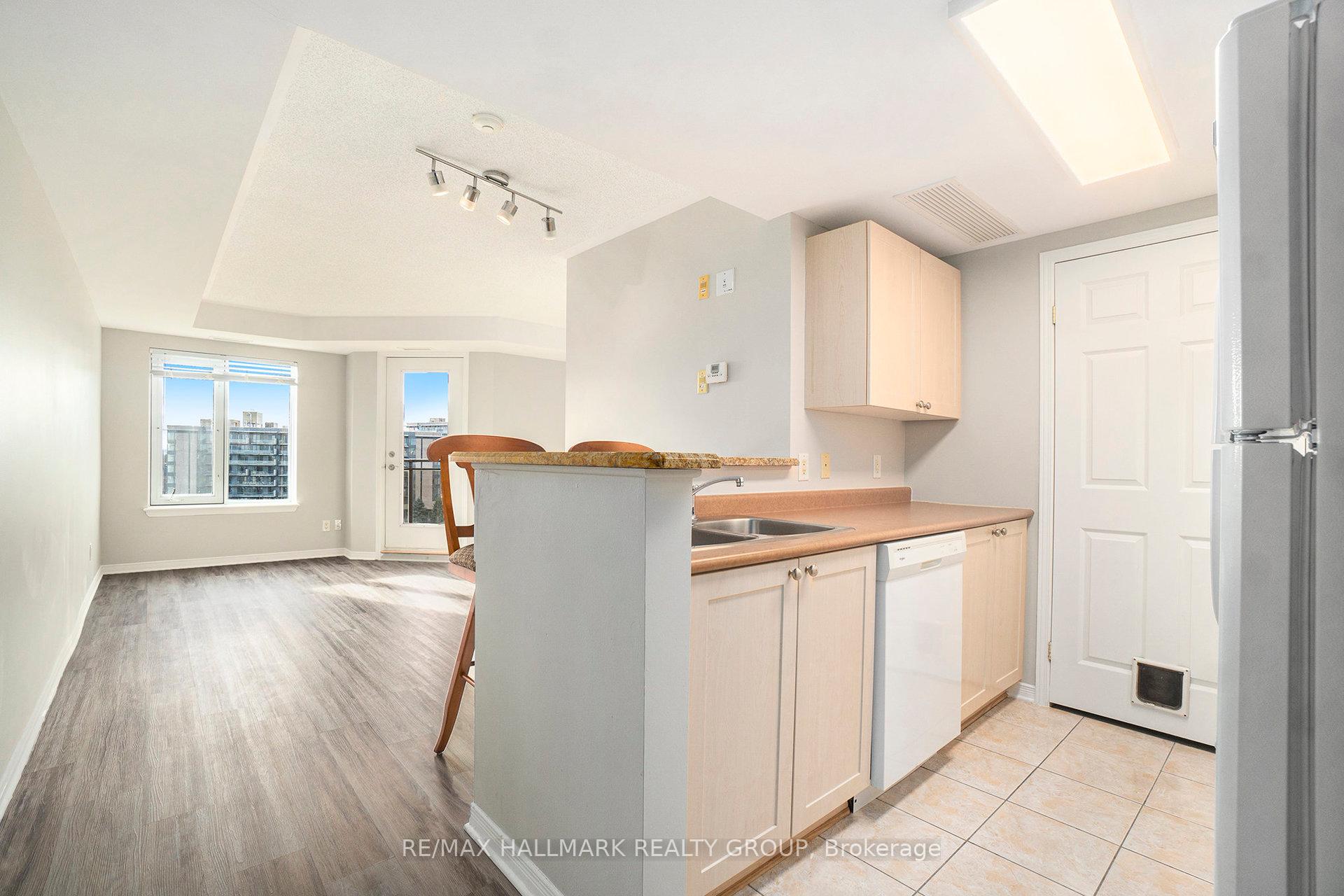 Photo 5 of Unit 8F, 310 Central Park Drive, Ottawa, Central Park — HOMEH