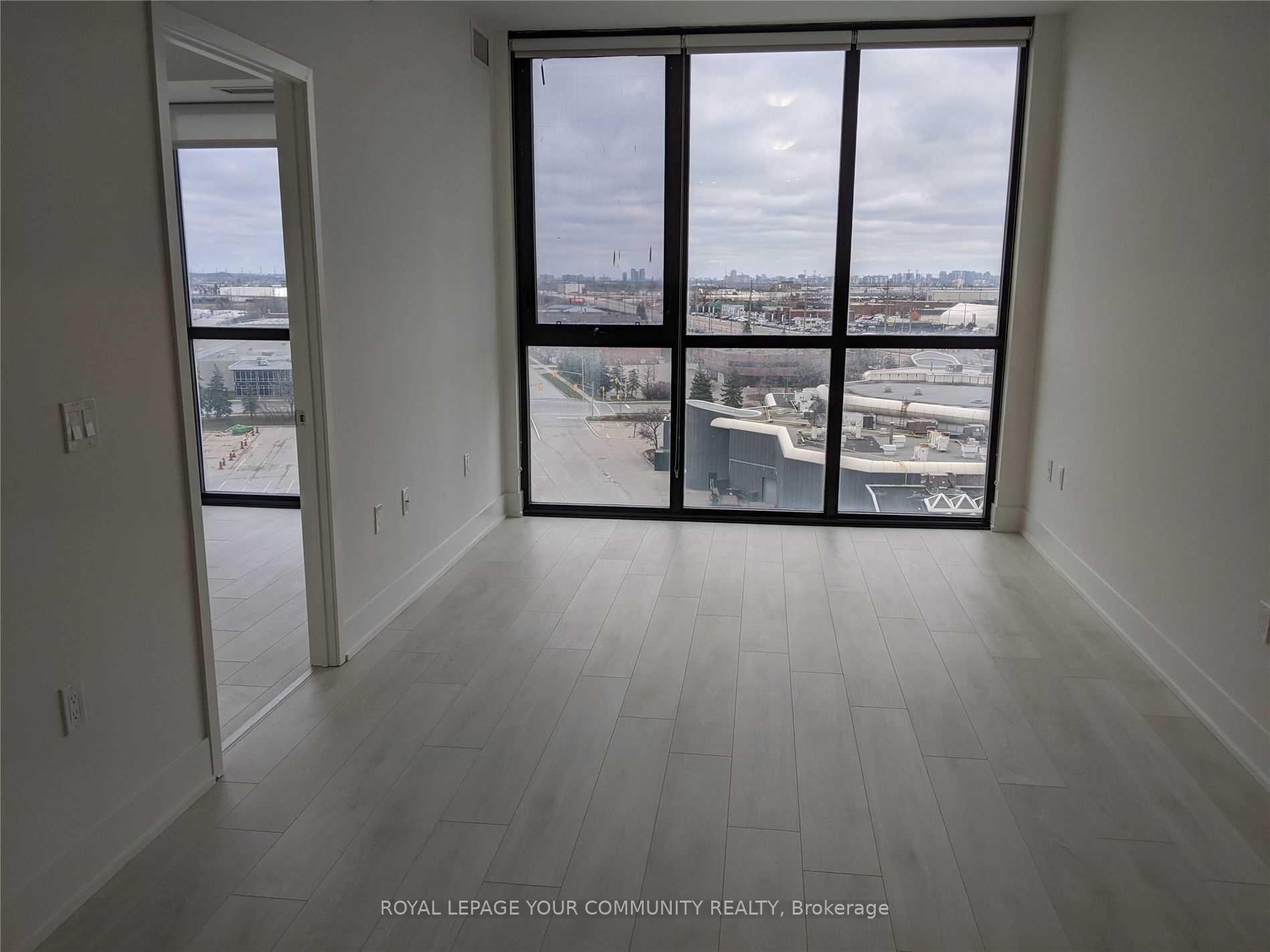 Photo 5 of Unit 810, 2908 Highway 7 Avenue, Vaughan, Concord — HOMEH